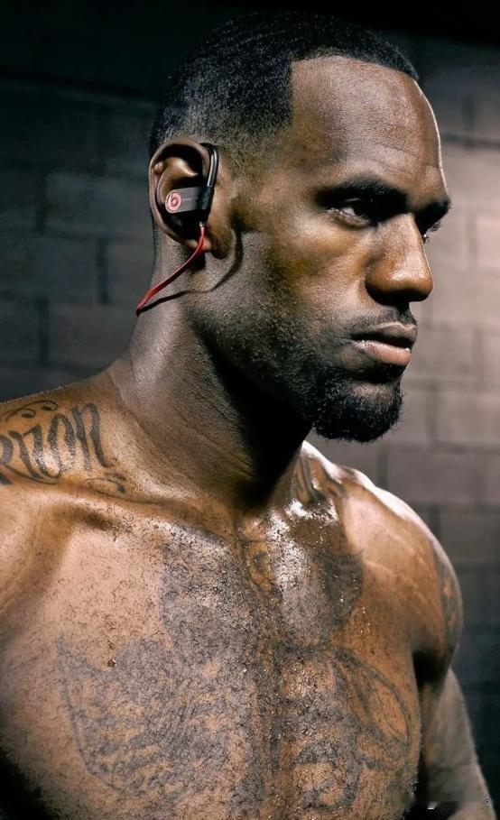 2003届“老汉”们总得分榜前10名一览：01、詹姆斯，首轮第01顺位，42