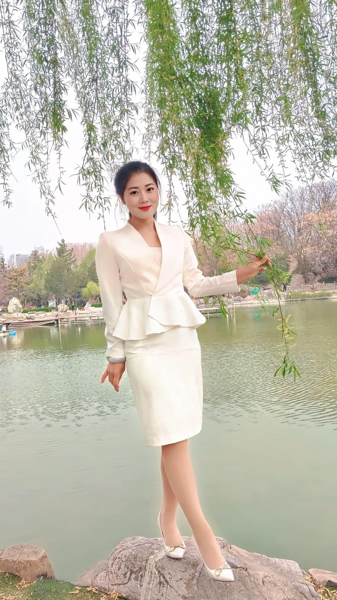 意识到自己不重要时我会悄悄后退一万步