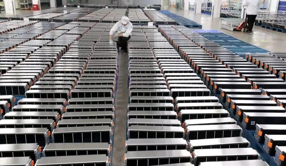 中国出手卡住日本命门：两用物品管制生效，西方急喊“报复”中国最新贸易禁令直击日