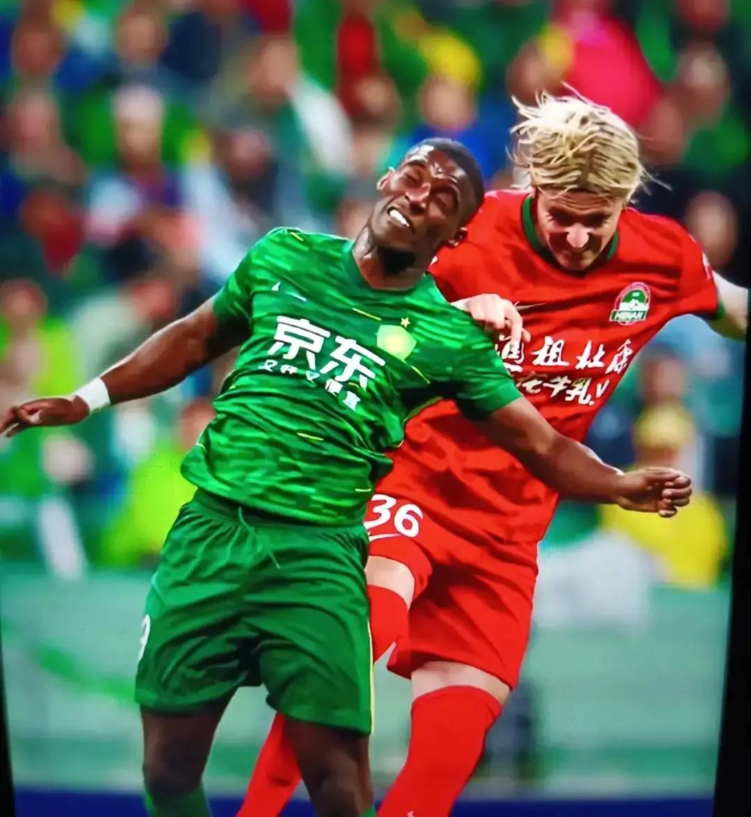 李明走了，忍了这么多年，最后一句“不共事”算是把话说绝。大连人把青春扔进工