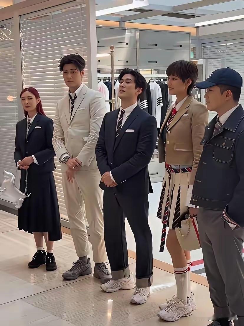 穿增高鞋也没用，身高真的是硬伤。