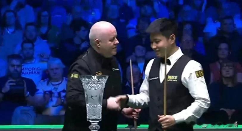 希金斯这老爷子是真敞亮！输给赵心童之后，不光没酸溜溜，还直接夸上了：我在你