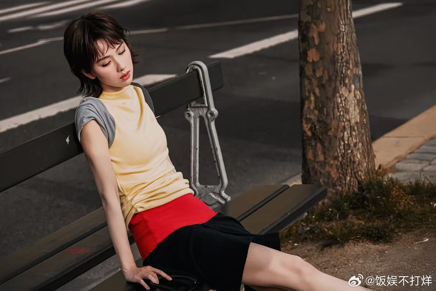 陈都灵短发大事很妙谁懂陈都灵短发的魅力，清冷感里多了几分干练，五官显得更加立体