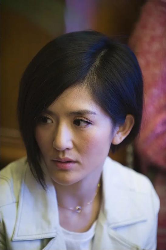 一次，谢娜在包文婧那借了3万澳元，后来还给她3万人民币，包文婧闷闷不乐，直接问她