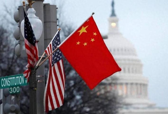 美军全副武装的登船小组已经就位，军机已经升空，目标是一艘在中东的中国船只，罪名是