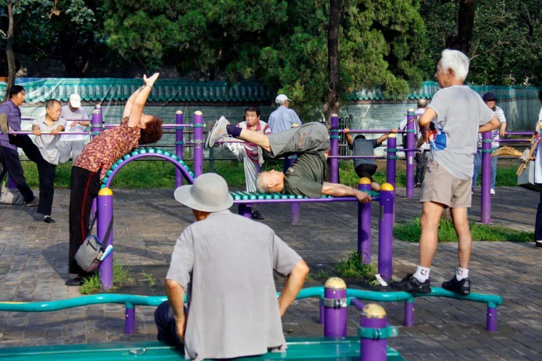 4个衰老的“指标”!如果一个没有,说明你还很年轻!判断一个人老没老，不用看皱