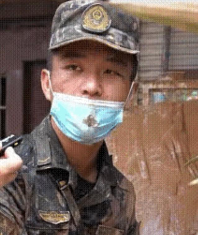 “太心疼了！”7月11日报道，广西，一个刚入伍不到4个月的05后新兵李晓康，在清