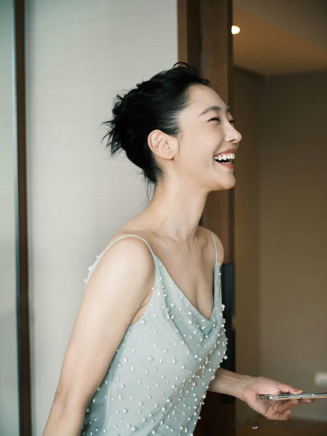 我还以为王传君在电影里只演了几分钟呢！原来人家演了40分钟啊！白百合是女主，