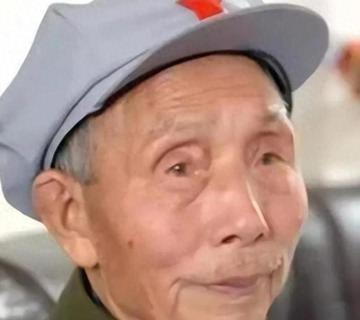 七十年代时，村里一个在外当大官的男子，早年参加革命，因成份不好，被划成右派，要下