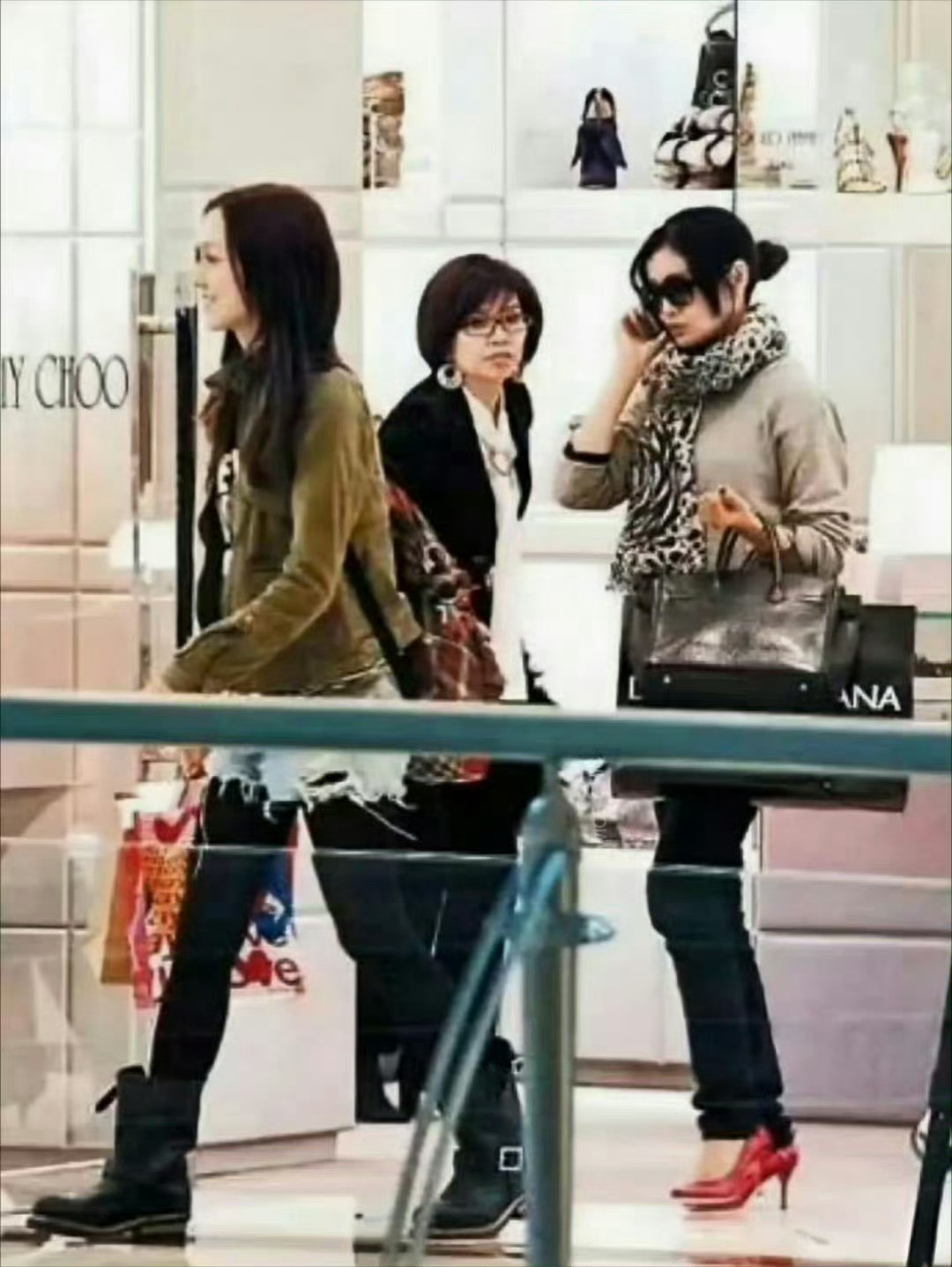 20年前的大S随随便便一套衣服就惊人的好看放到现在妥妥一穿搭博主​​​