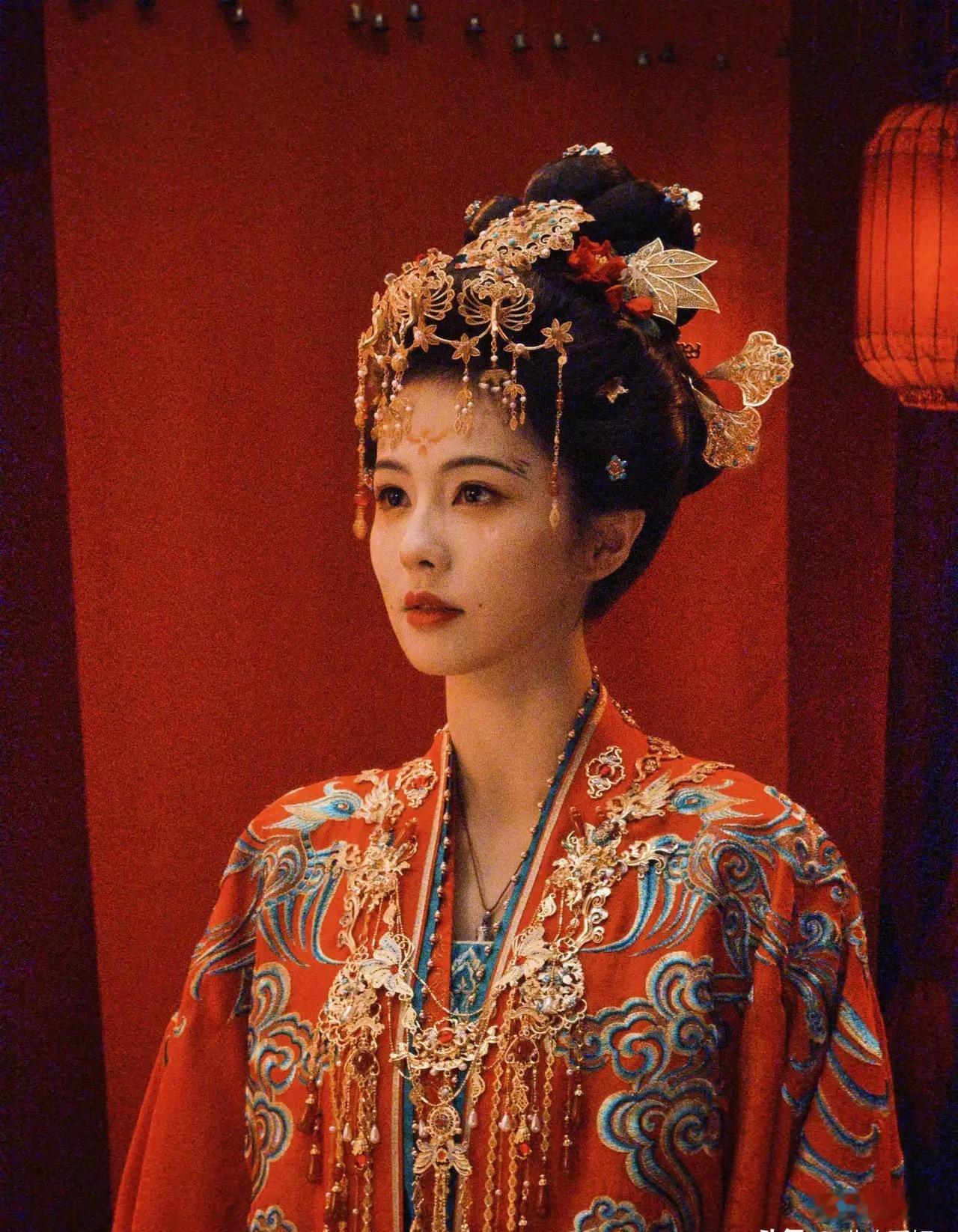 《唐诡》火了后类似的剧层出不穷，水平却天差地别。《唐宫奇案》感觉全靠女主讲述，女