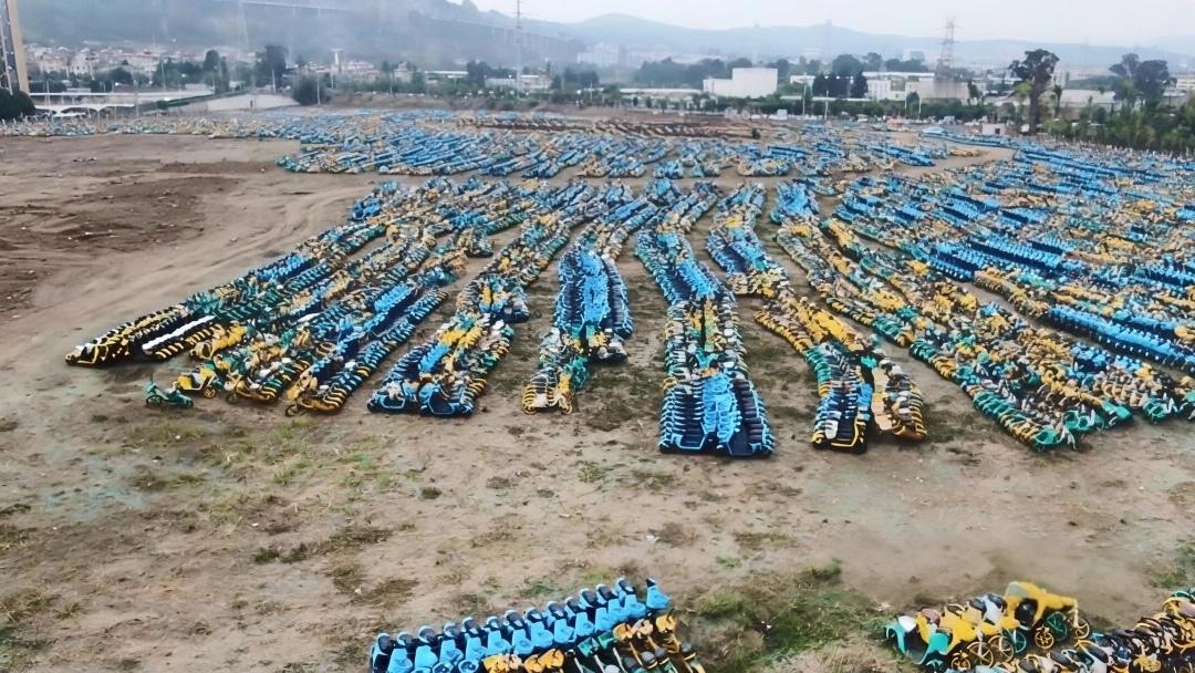 昆明收缴共享单车18.3万辆，突显工业实力这是位于昆明北京路同德广场附近的一片