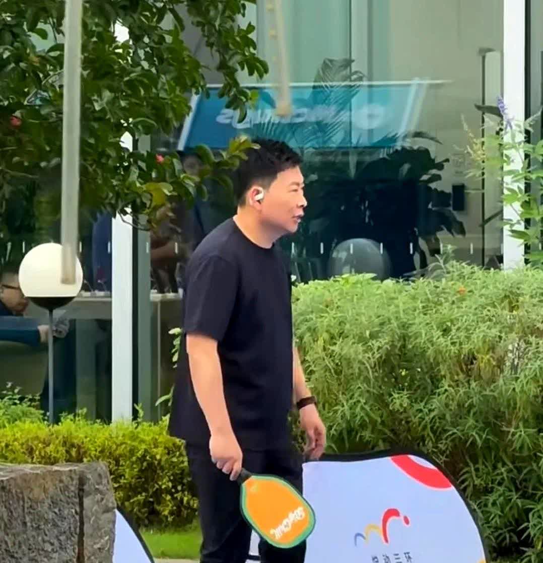 6月3日，偶遇余承东打球！余总真的很接地气很活泼啊，最新活动广告拍摄现场