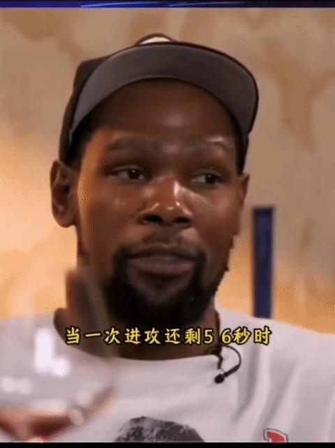 杜兰特这也太直言不讳了，把纳什和老詹都给整尴尬了，哈哈哈。[无奈吐舌]在做客纳什和