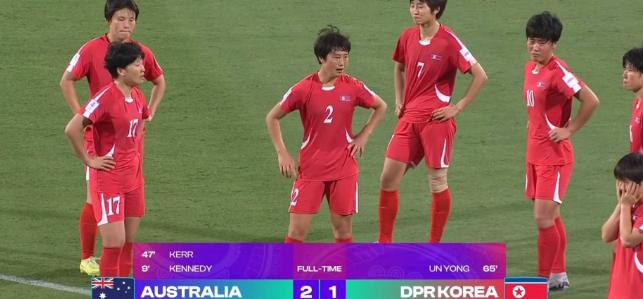 两场1:2！朝鲜女足赛后哭了，5黄18犯输球输人，无缘复仇中国女足朝鲜女足在