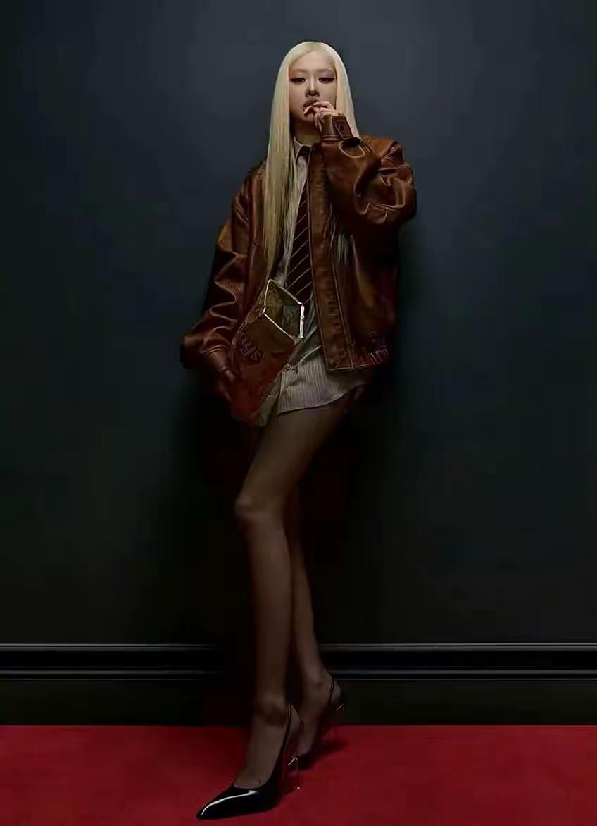 朴彩英时尚表现力黑丝穿搭
