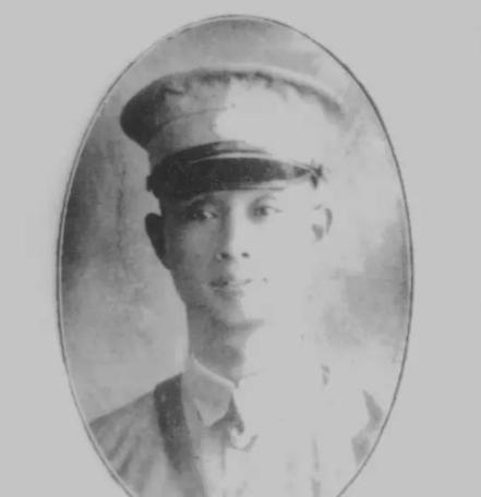 🌞1938年6月，兰封战役，在守卫兰封时，龙慕韩擅自撤离，致使该城失守，经