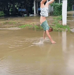 八仙过海，各显神通，跟上聪明的人你想笨都难![捂脸哭]