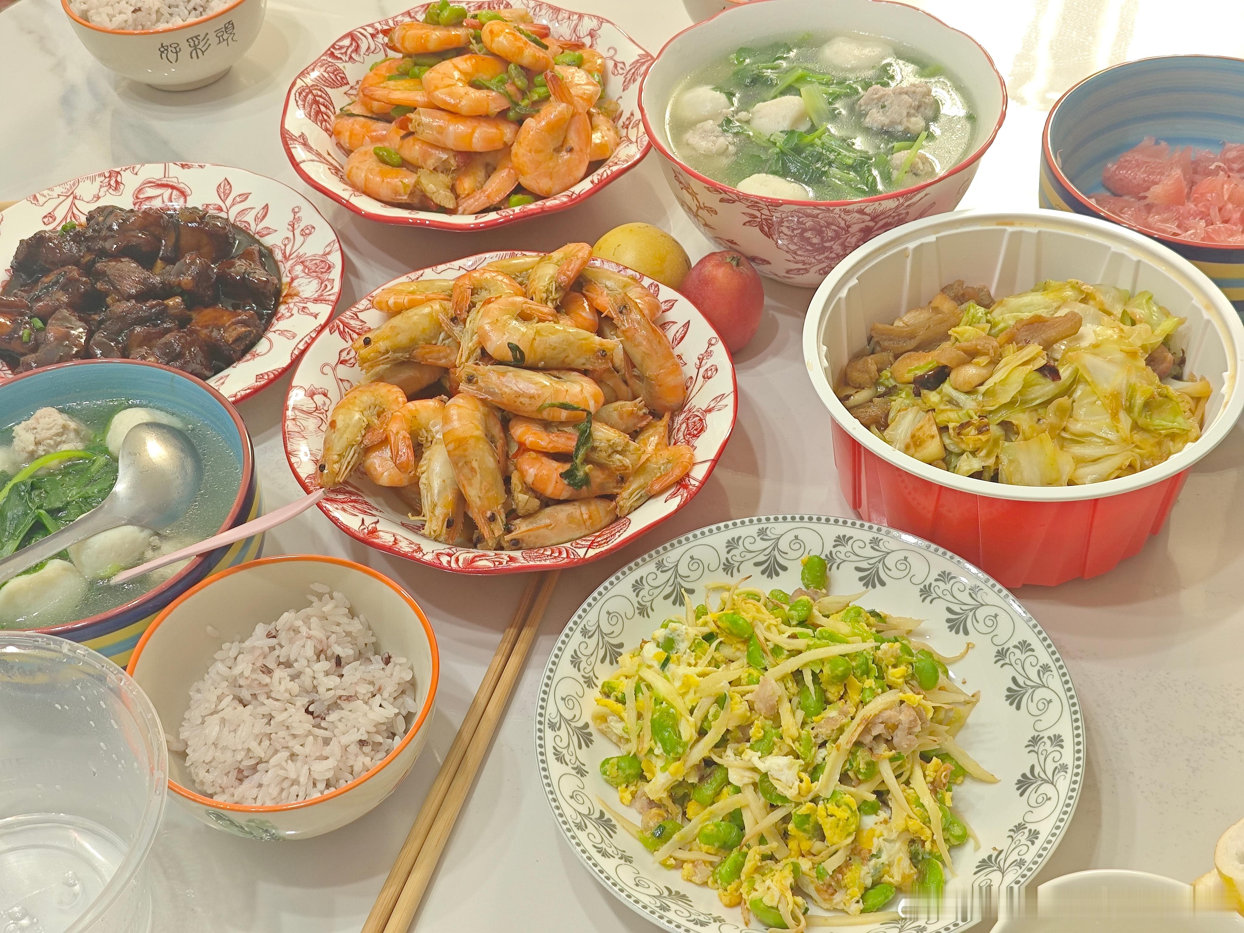 2026.10.2昨天中午和虎虎出去吃了小酒馆~呜呜呜！小酒馆的土豆丝和京酱肉丝实在是太好吃了吧！！