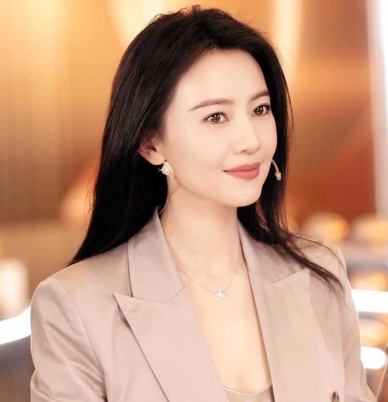 高圆圆之前去咨询过试管婴儿，后来听说打针会变胖就放弃了，高圆圆之前被婆家逼着喝偏
