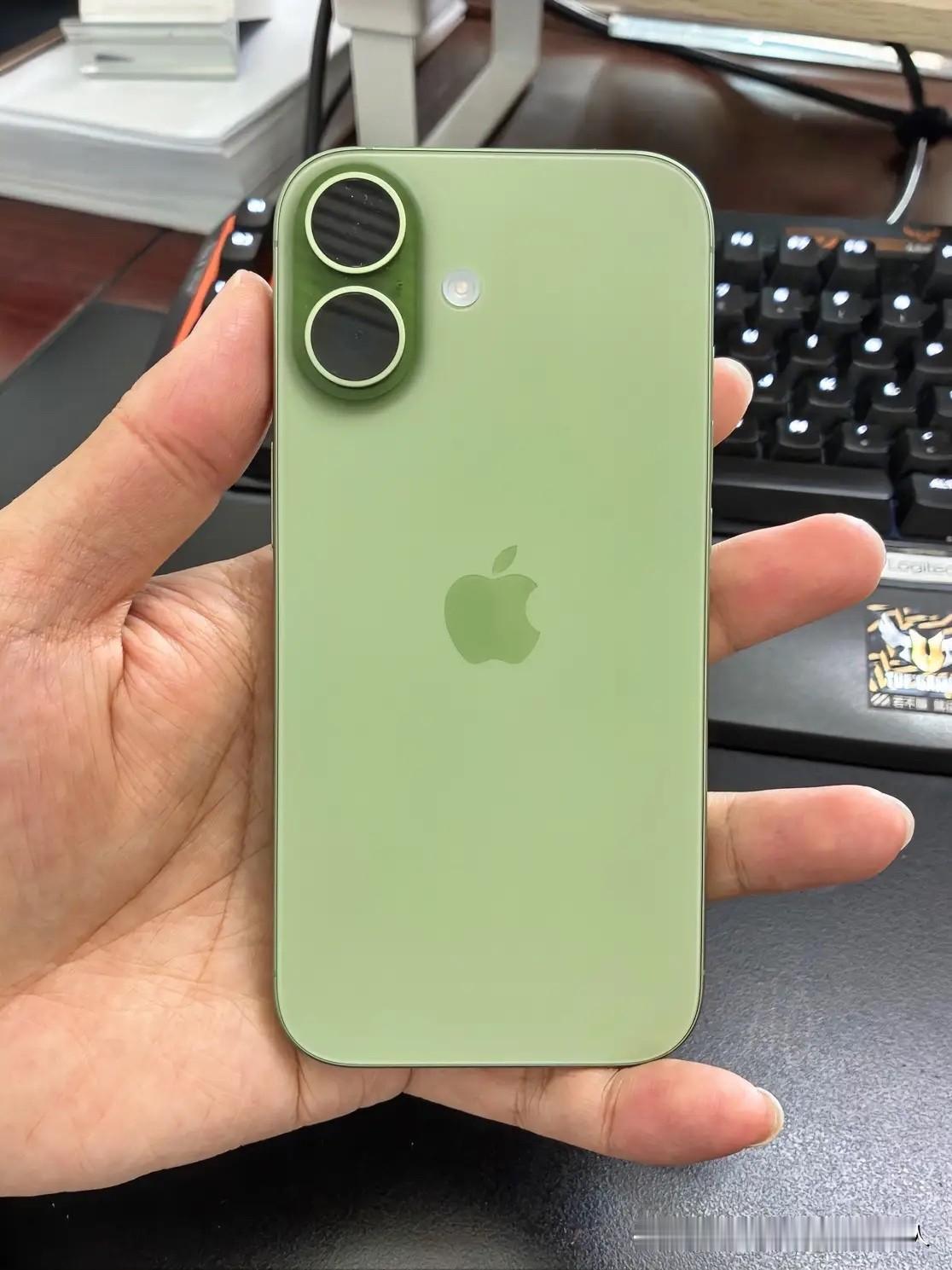 苹果11到16，屏幕清一色6.1英寸，真是多年如一日！直到苹果17，终于换成了6