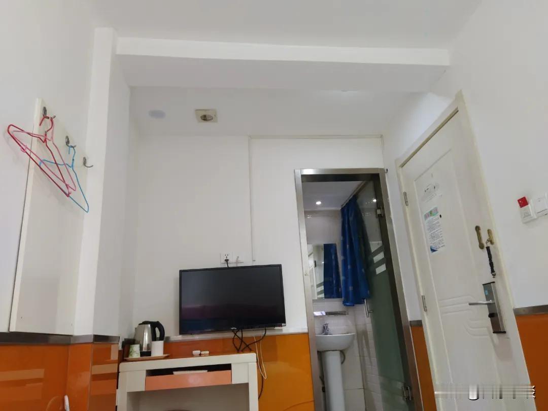 现在住酒店或者旅馆，退房也方便快捷了？大家有没有发现，这两年外出旅游住酒店或