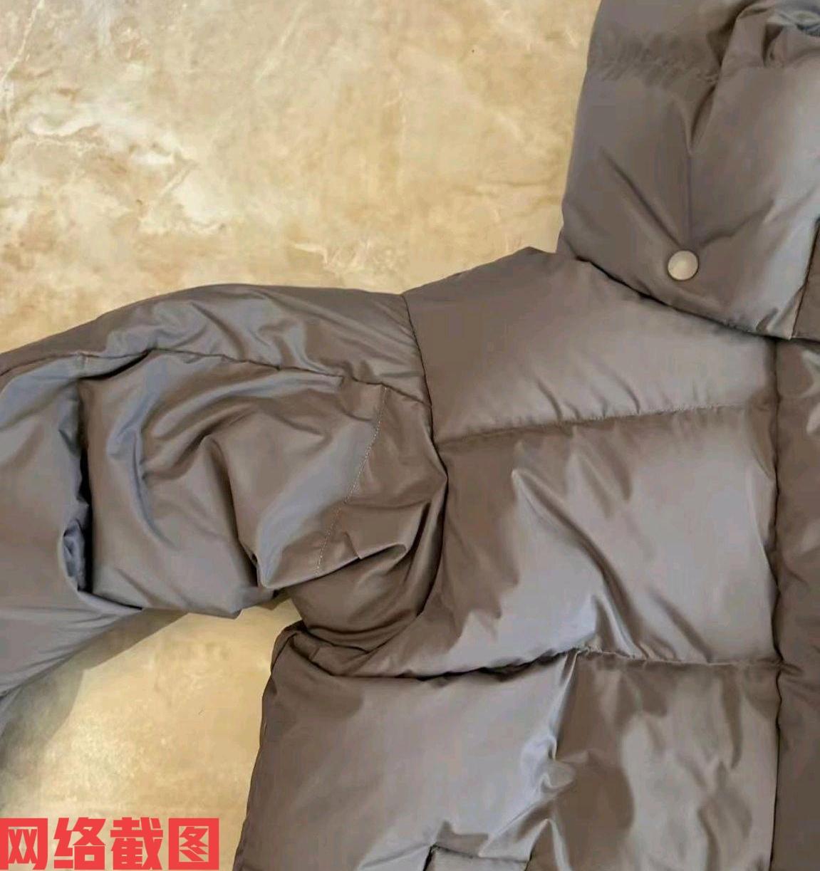 内蒙古呼和浩特有女子网购羽绒服。当女子收到货后，当时心情也是比较喜欢激动毕竟