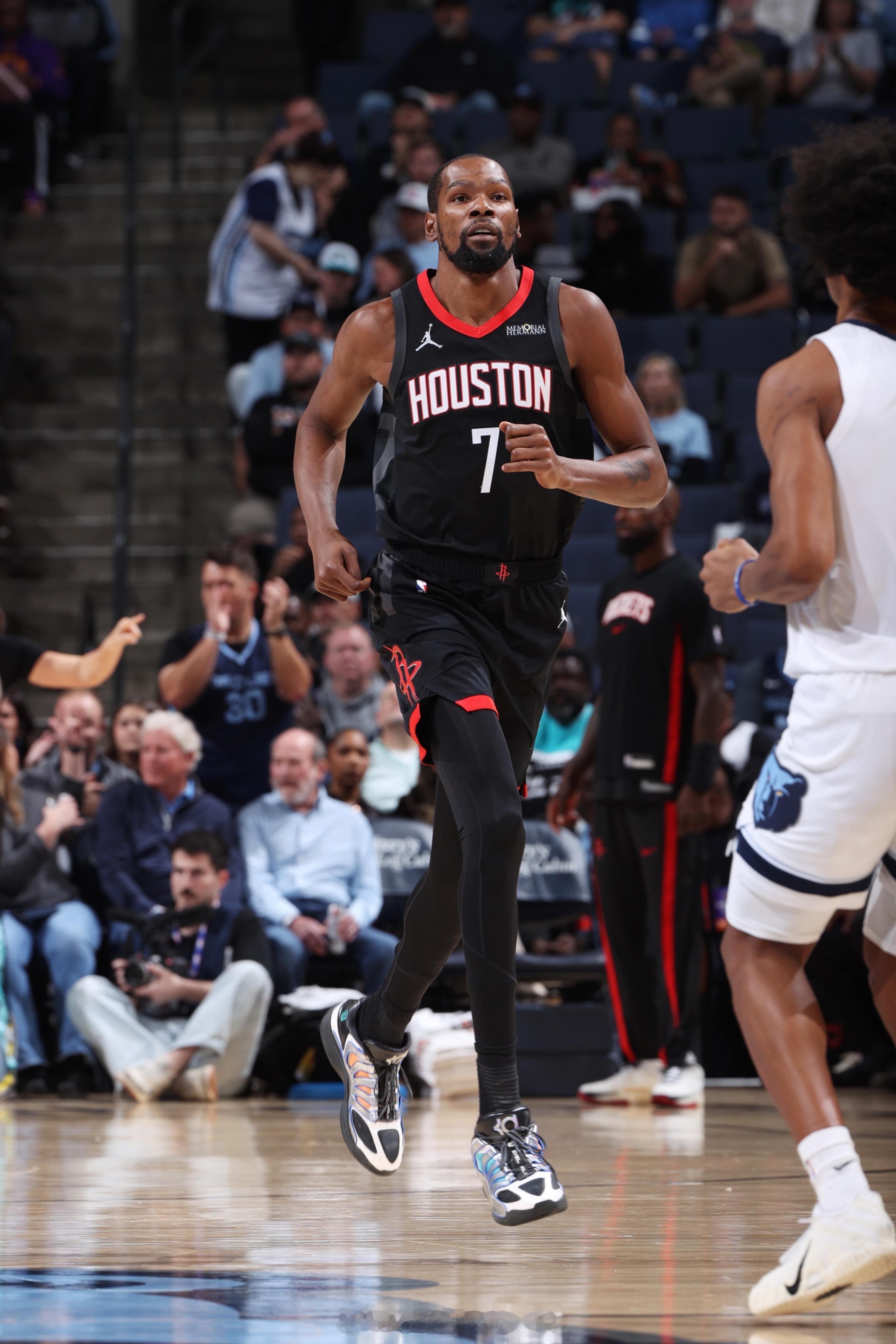 事来扛住是本事，事过翻篇是格局。晚安🚀