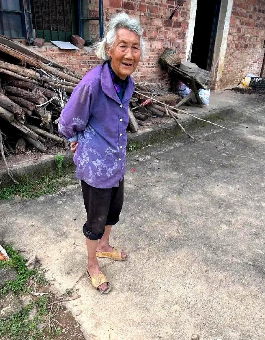 杭州那位活到115岁的老太太，走的时候四个孩子一个都没来送。大儿子四十八肝病走