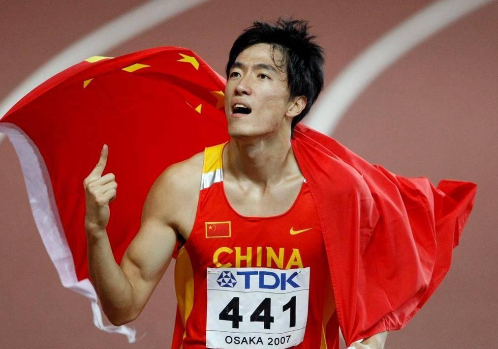 作为中国田径史上里程碑式的功勋运动员，刘翔拿下奥运冠军、打破世界纪录，顶着无数荣