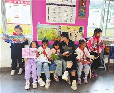 【26年来，新教育实验推行“营造书香校园”行动，培养6万名骨干教师——...