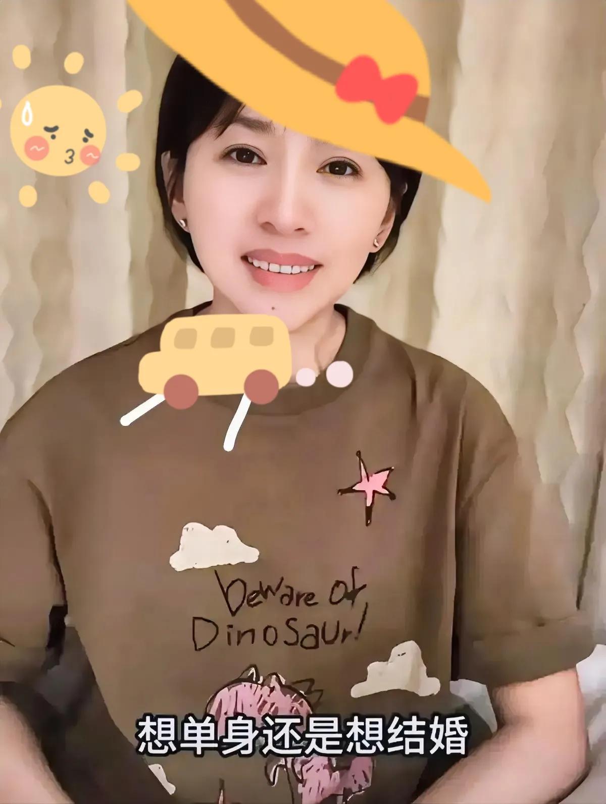 前央视主持人欧阳夏丹，现在估计比吞了苍蝇还难受，她怎么也想不明白，简简单单的