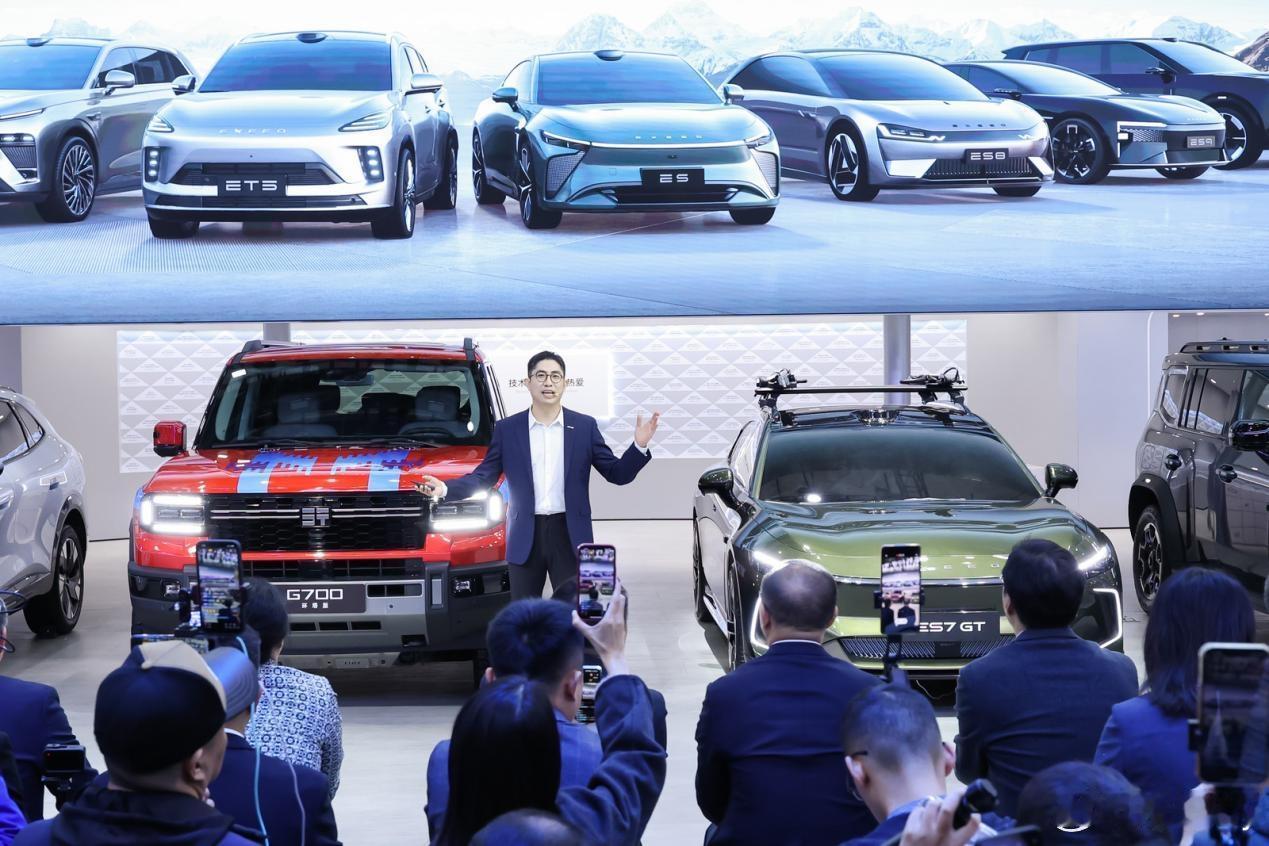 这次广州车展星途的展台挺有看头，ET5、ESHERO、ES7GT一起亮相，把
