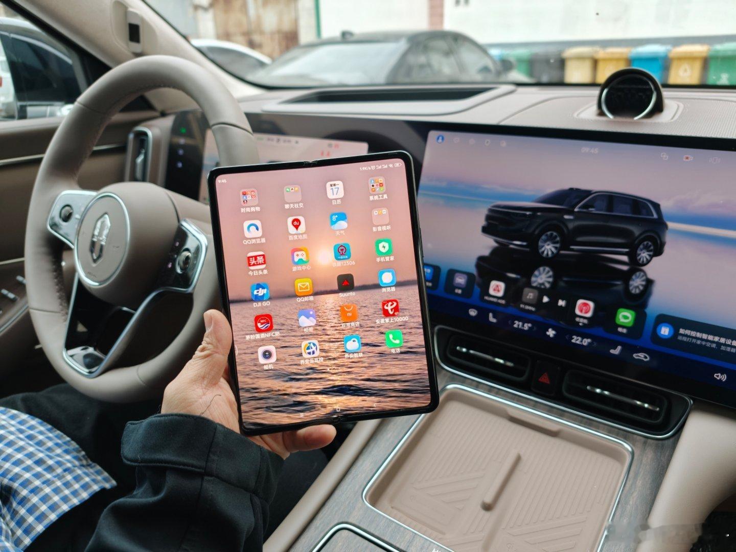 叔叔的问界M8提车了，对车子非常满意，特别是ADS4.0辅助驾驶但是他用的还是小