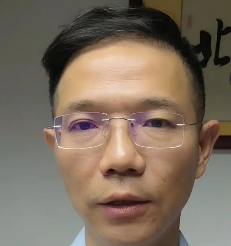 李老师说，今天收获很大，至少搞清楚两点，一是王什么晶的动机，二是她脸上为什么戴口