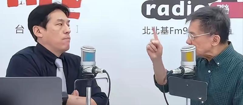 据台媒报道，现年86岁高龄的沈富雄在黄伪翰专访时，直接针锋相对，告诉黄伪翰你就是