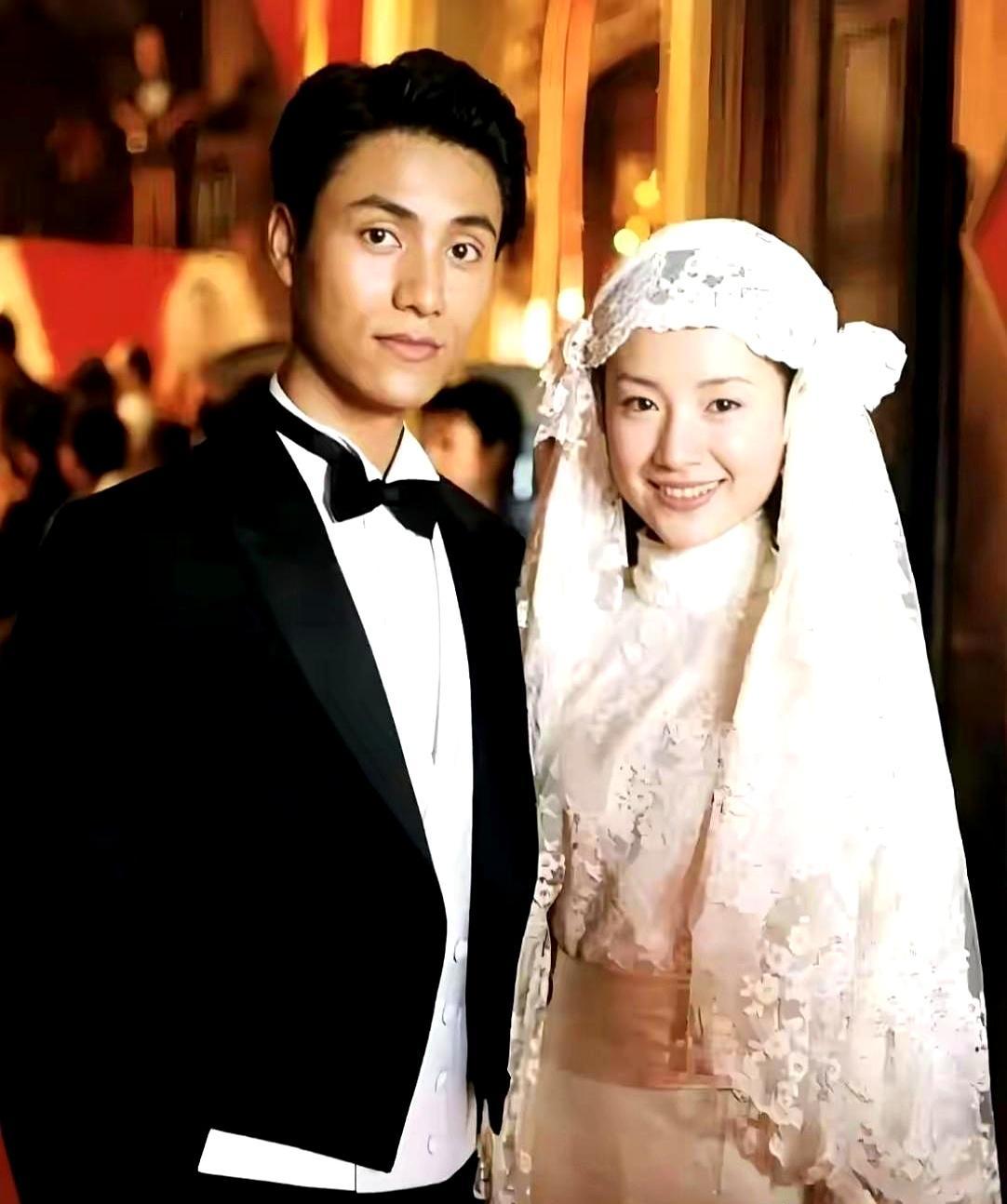 23年不避嫌，董洁陈坤再牵手热搜第一，画面一出，弹幕刷满“梦回2003”。