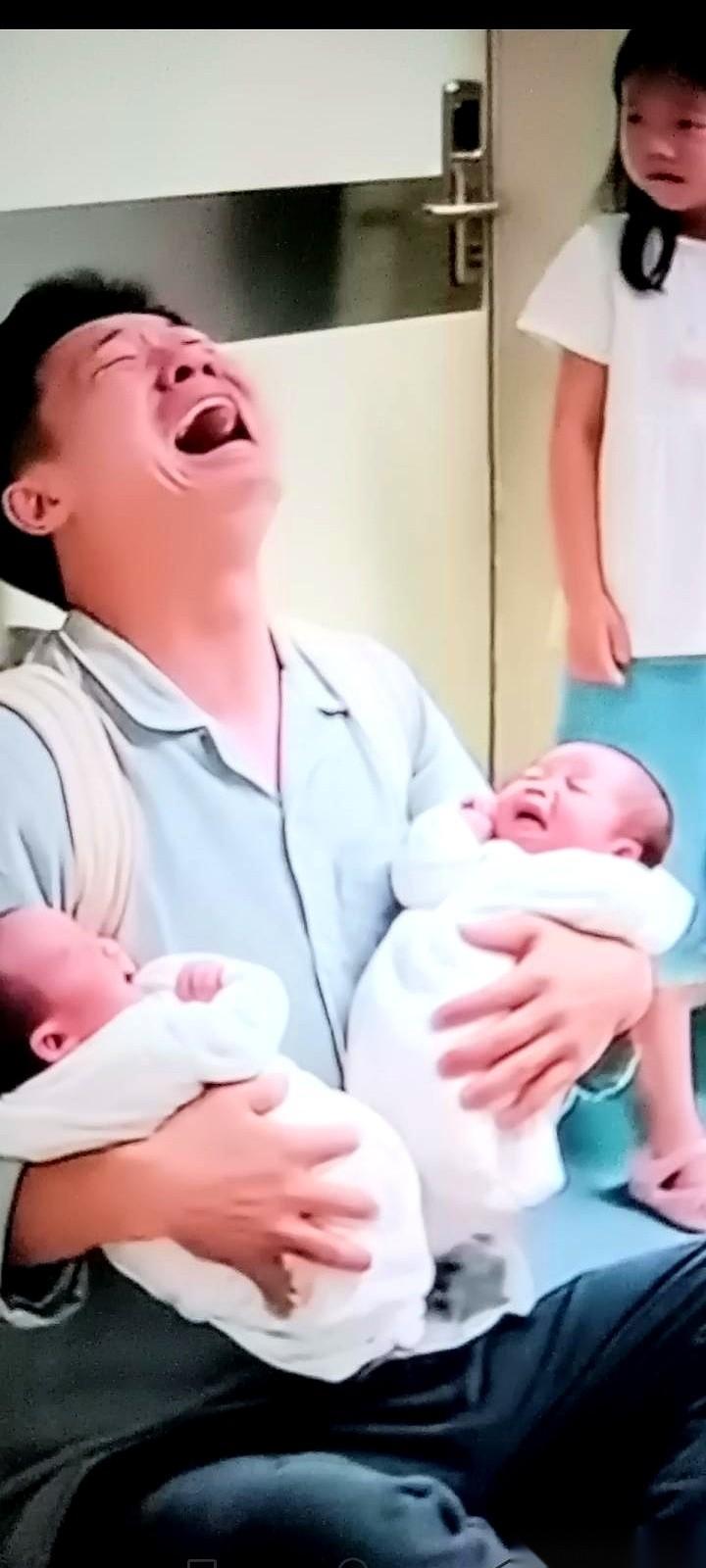 说真的，今天看到个事儿，一个大男人，在产房门口，哭得跟个三岁孩子一样，直接瘫在地