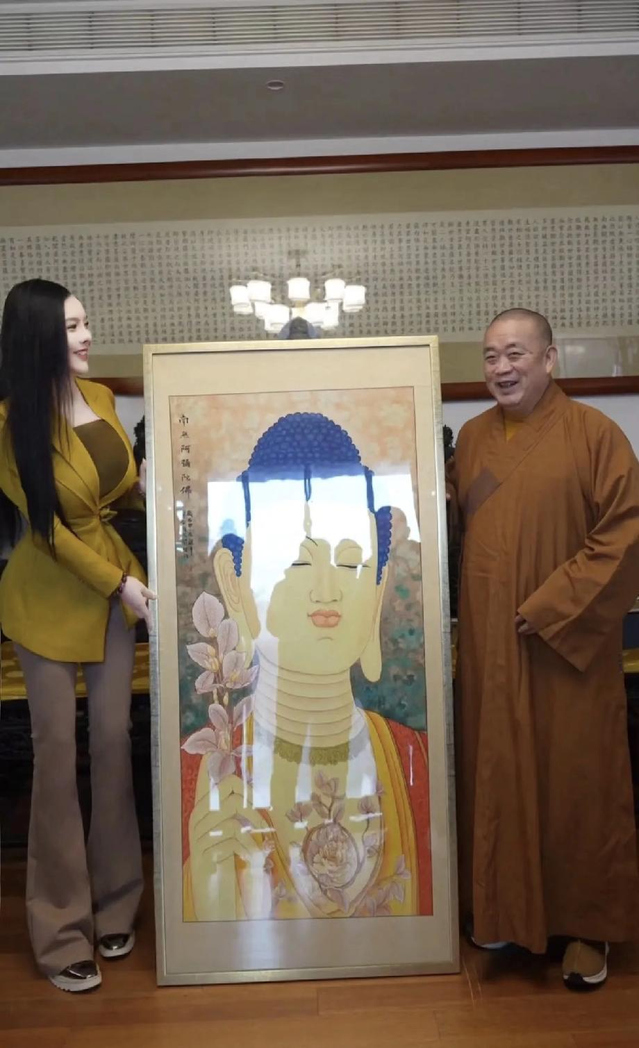 十几年前陪朋友去少林寺，正巧遇上斯里兰卡高僧到访，现场记者云集。同行的朋