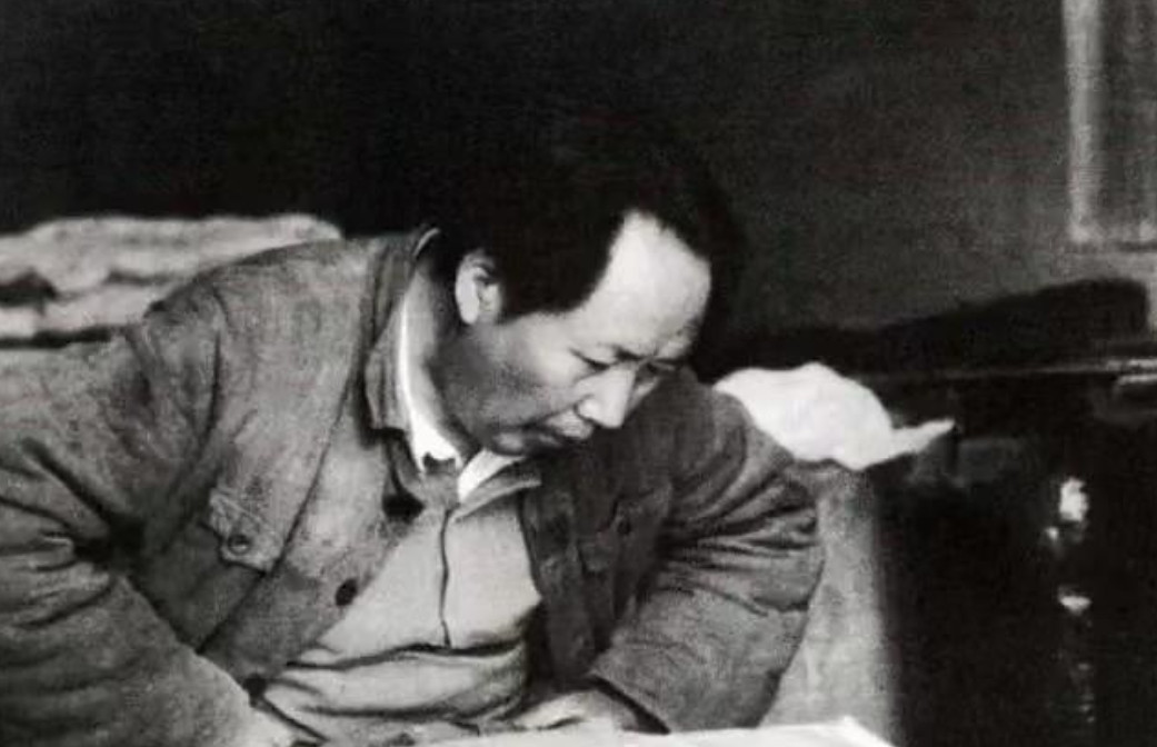 刘伯承1961年说，当年红军长征途中他曾经问过毛泽东，我们到底要去哪儿。毛泽东回