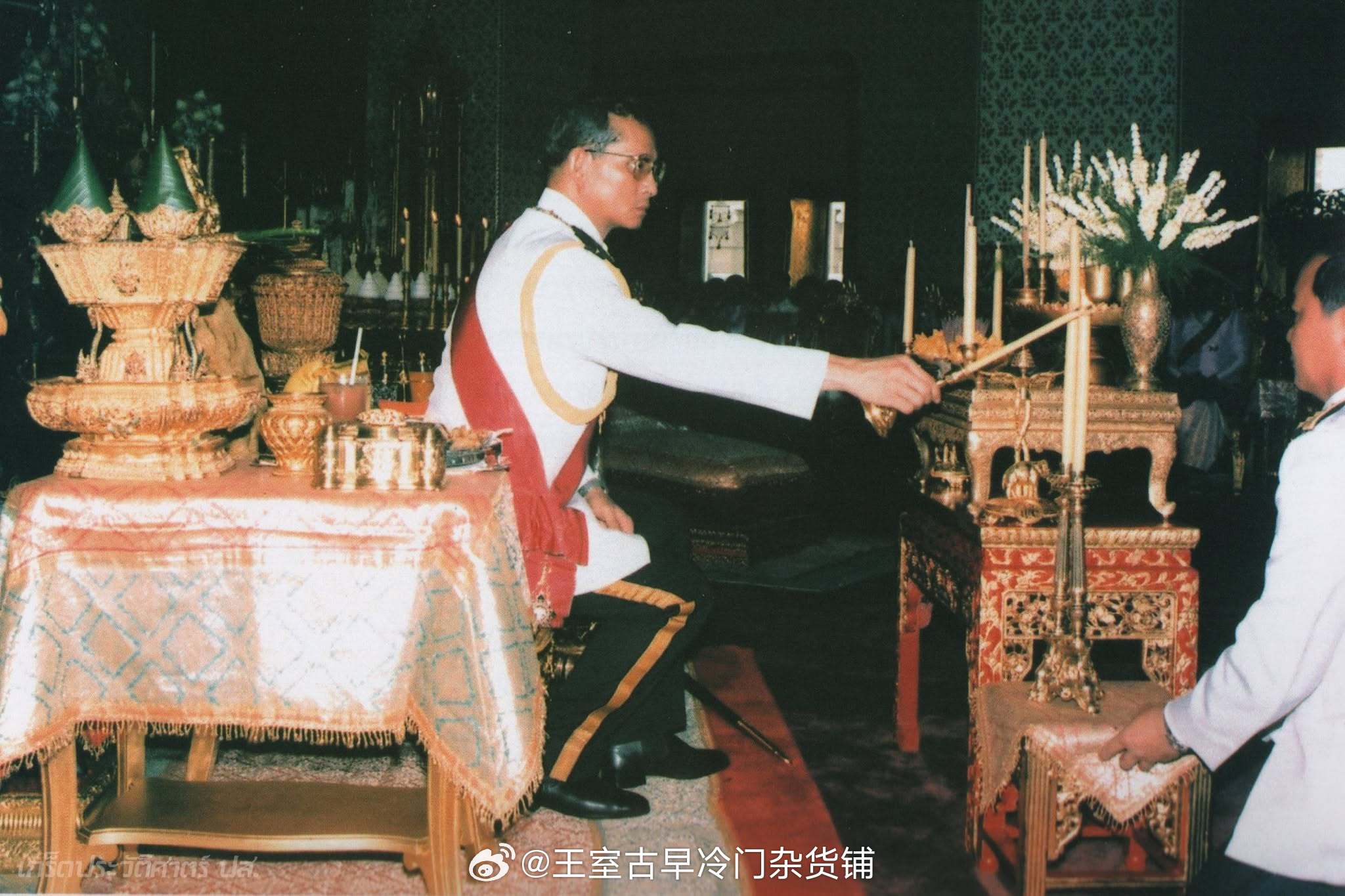 王室王室泰国王室暹罗往事老照片：1986年-1991年之间，九世的生日法会。看