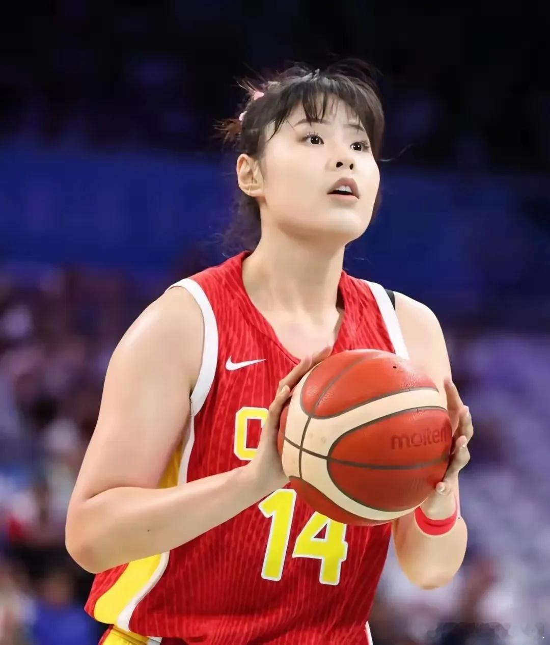 李月汝回应缺席世界杯缺少了李月汝，中国女篮少了重型内线轮换，韩旭的负荷将直接拉满