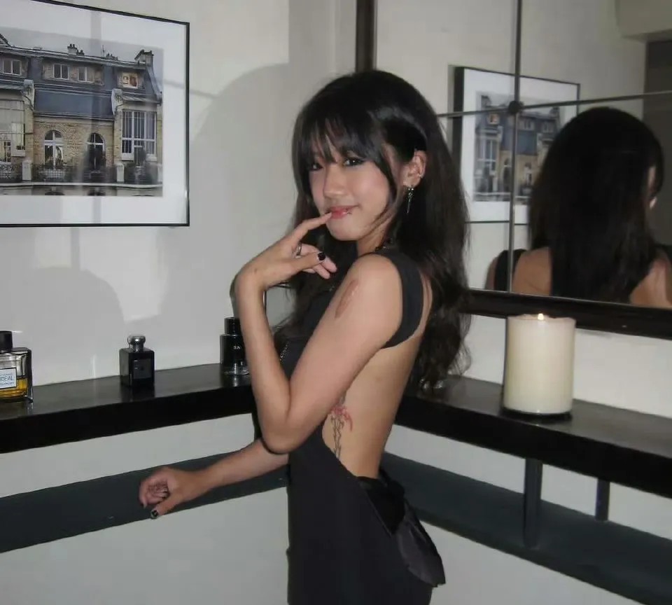 贾静雯的大女儿梧桐妹已经20岁了，只是感觉有点小太妹的样子。