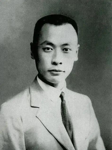 1972年，陈毅元帅逝世，为了护住陈毅的未亡人张茜，粟裕当机立断将她安排到军事科