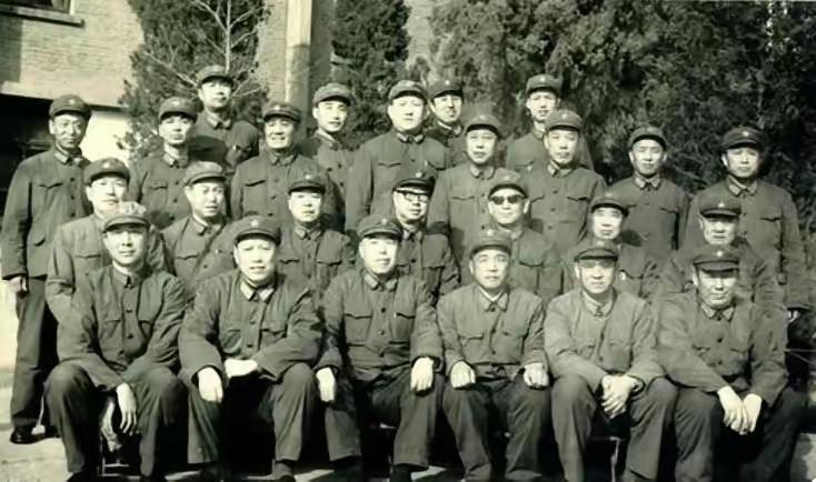 一个团硬刚两个纵队全部战死，18军全部战死，18军的老虎团到底什么来头？​​这