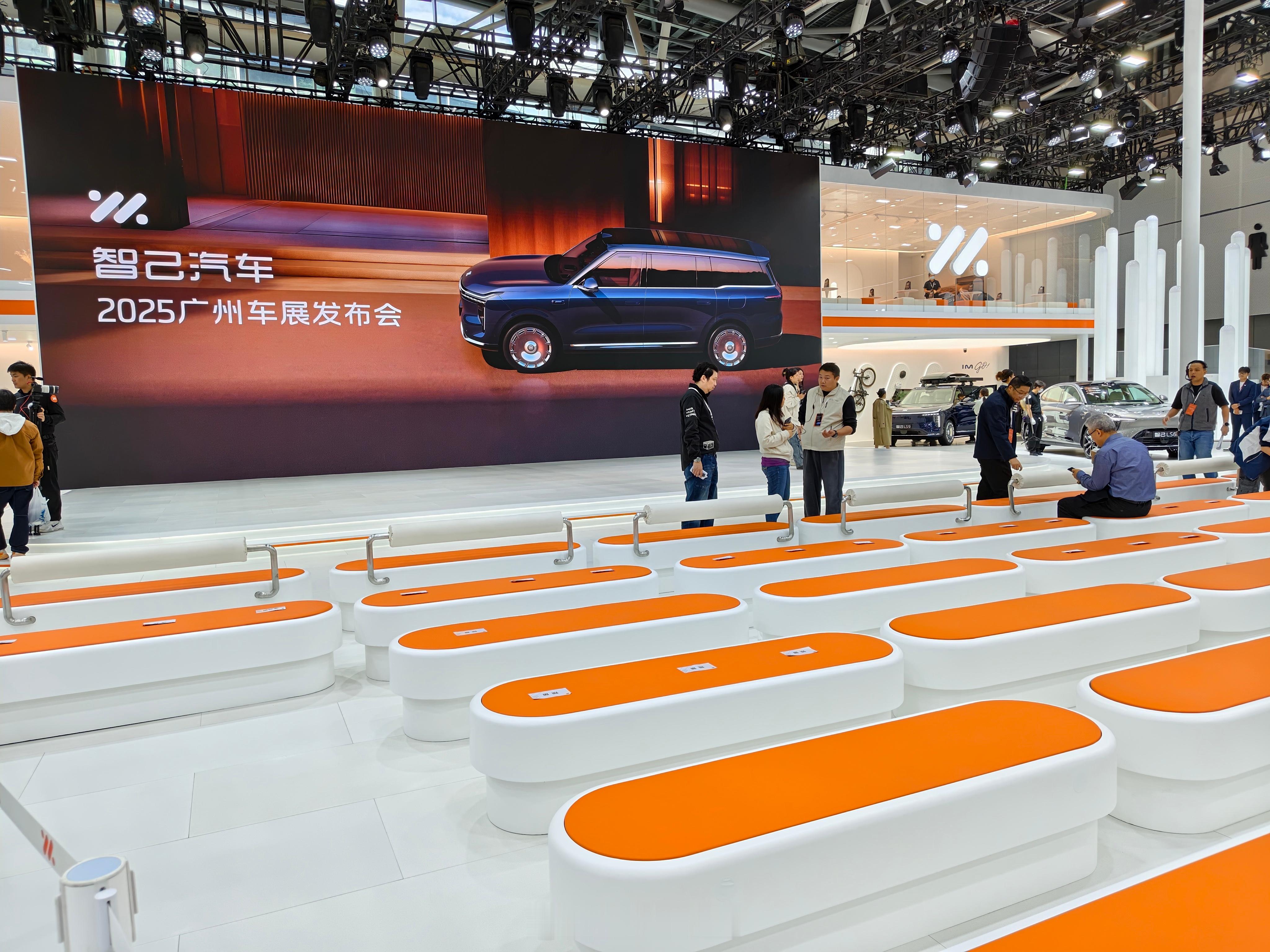 本届车展上，智己LS9正式开启全国用户交付。另一方面，新一代智己LS6火爆旺销，
