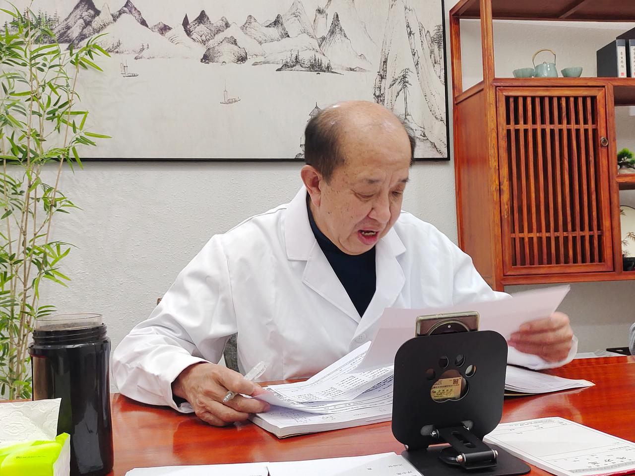 揭秘抽动症的真相，绝不是吃硫必利那么简单，听一席话胜读十年书我是中医孟牛安，深