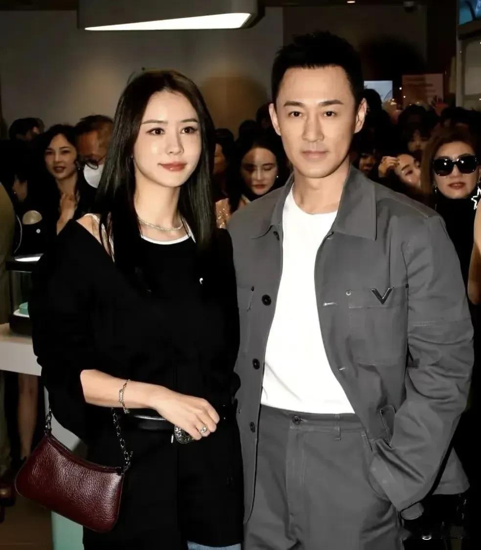 其实我想不通林峰为啥不带老婆女儿去香港定居生活，他女儿要是在香港读书的话，毕竟语