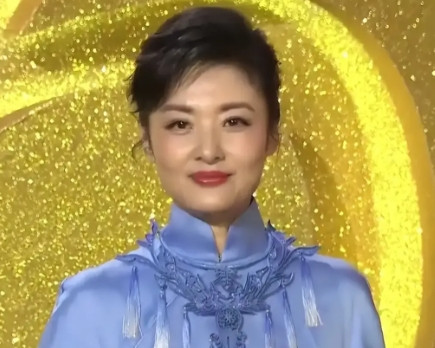 2002年，央视主持人周涛结束了与丈夫姚科12年的婚姻关系，周涛感叹：“婚姻让我