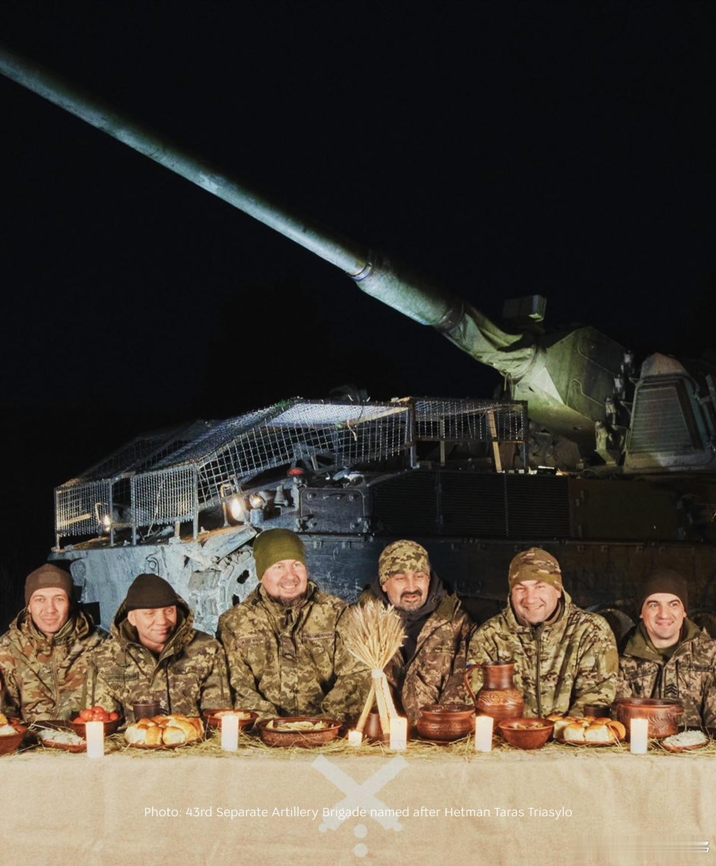 这是圣诞节中多支乌克兰战斗单位的面孔，不少士兵年龄都比较大，他们不是为了比他们还